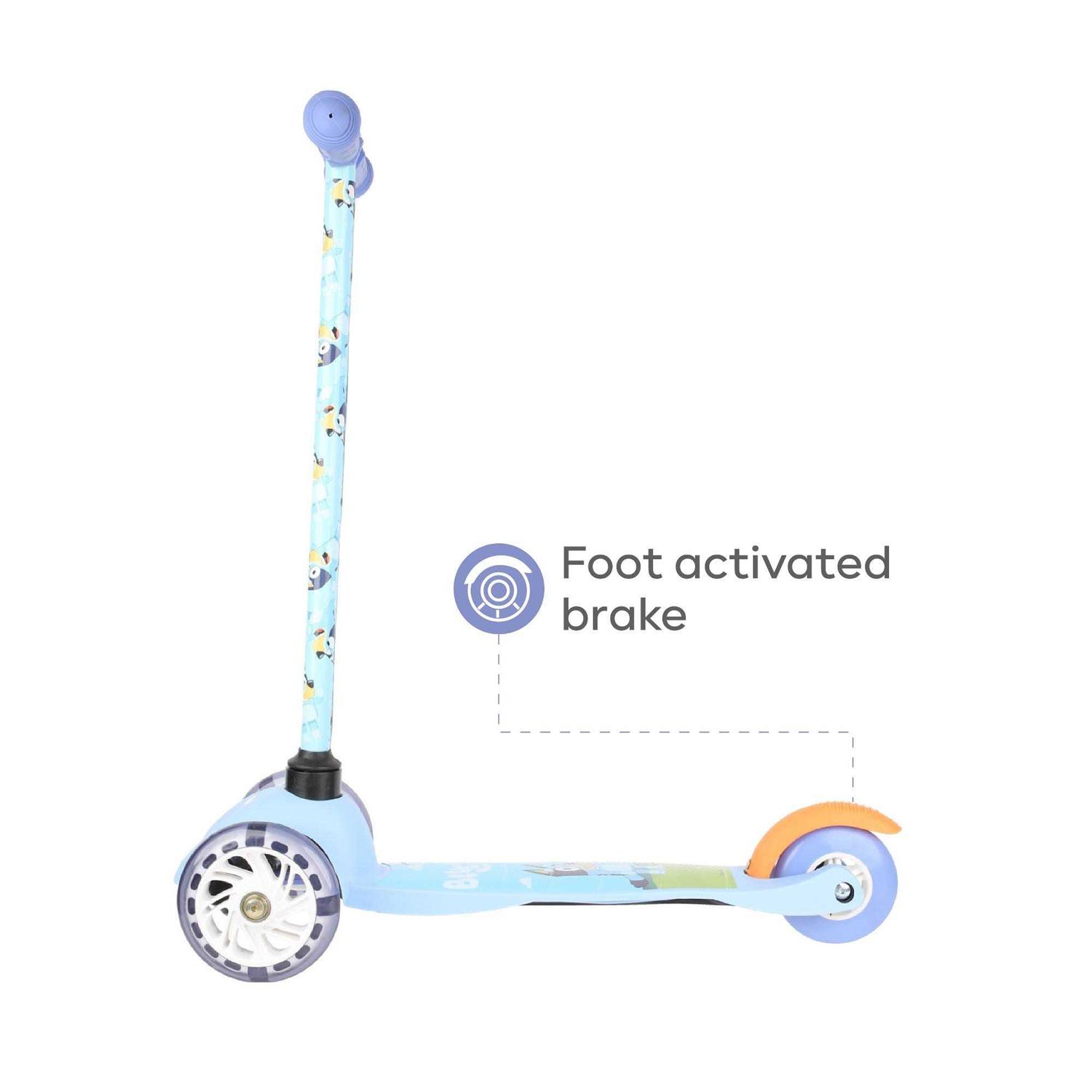 Bluey 3 Wheel Kick Scooter with Light-up Wheels - Image 4
