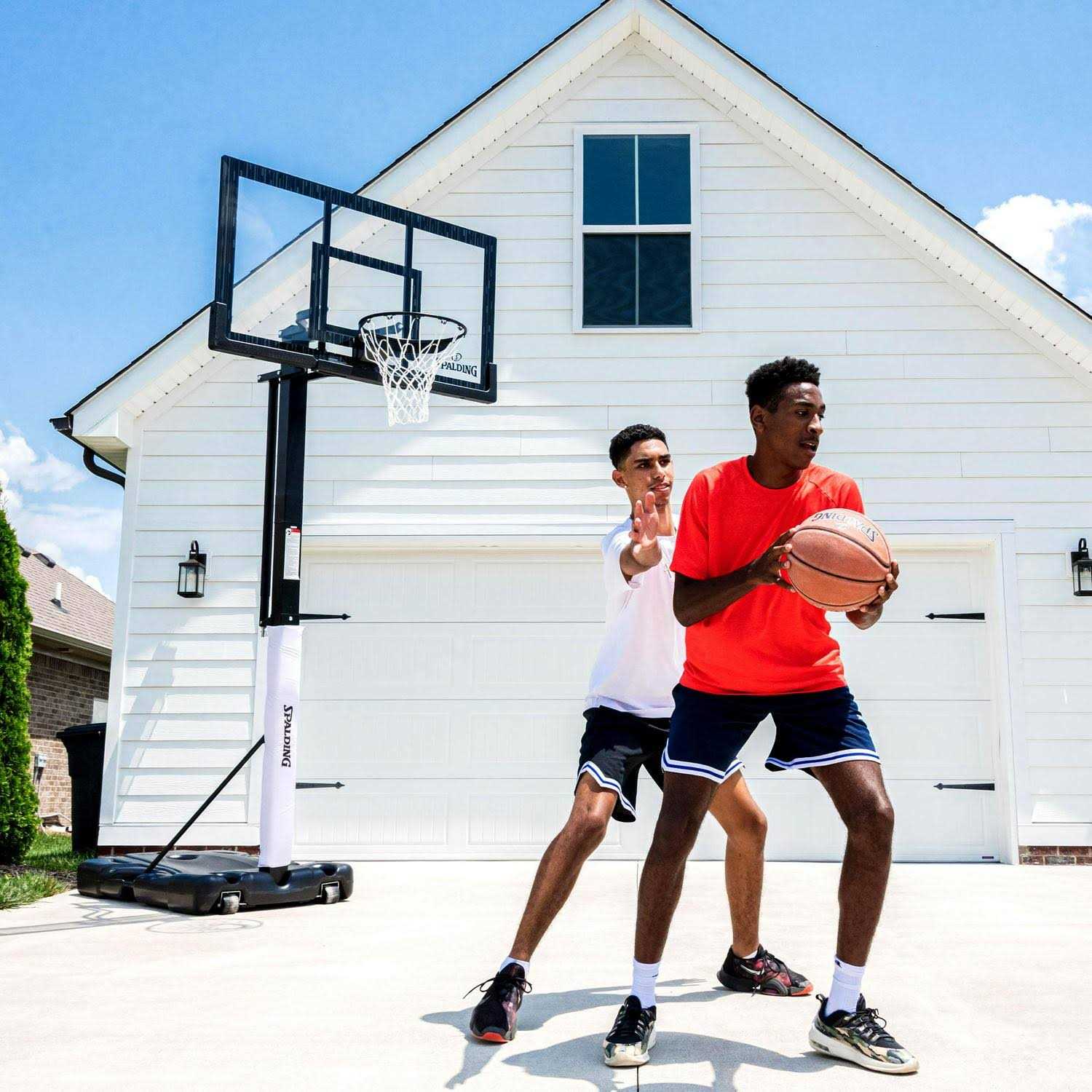 Spalding 60 in. Acrylic Screw Jack Portable Basketball Hoop System - Image 4