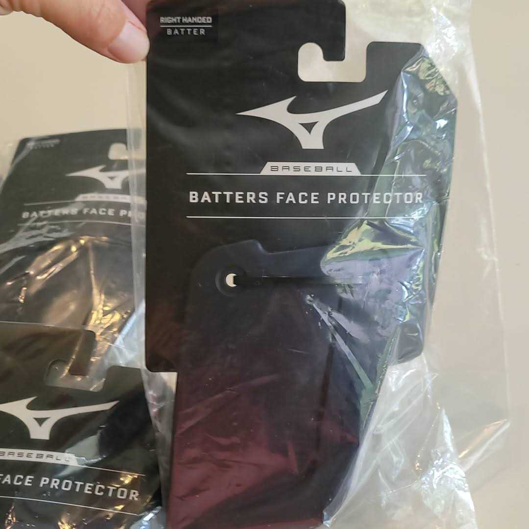 Mizuno Batters Face Protector - Image 5
