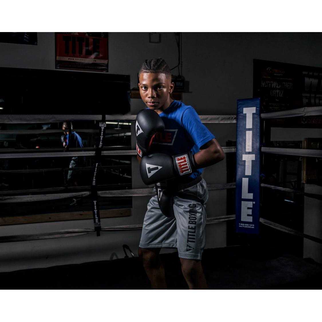 Title Classic Boxing Gloves - Image 3