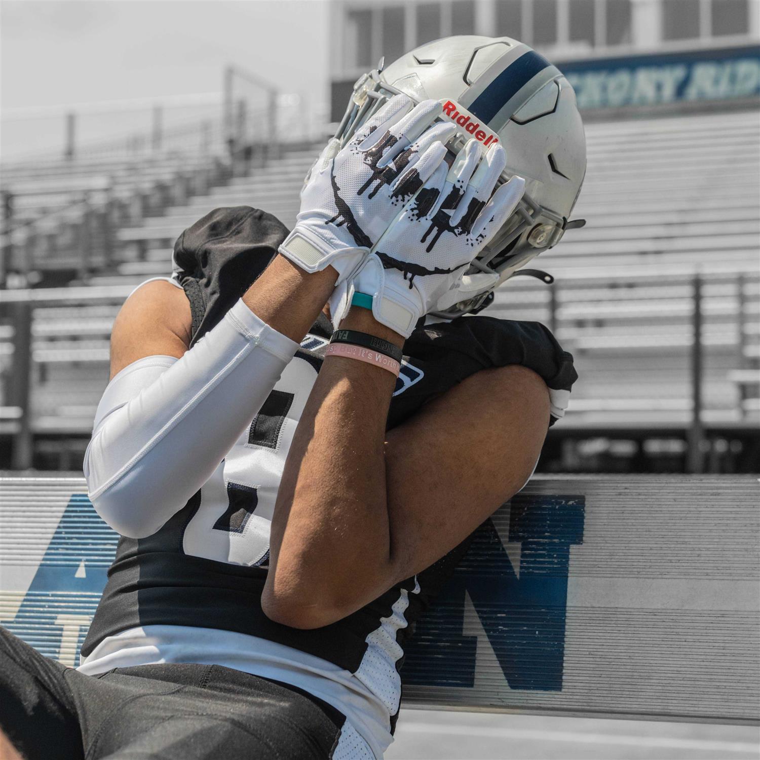 Phenom Elite Sinister Football Gloves - Image 5