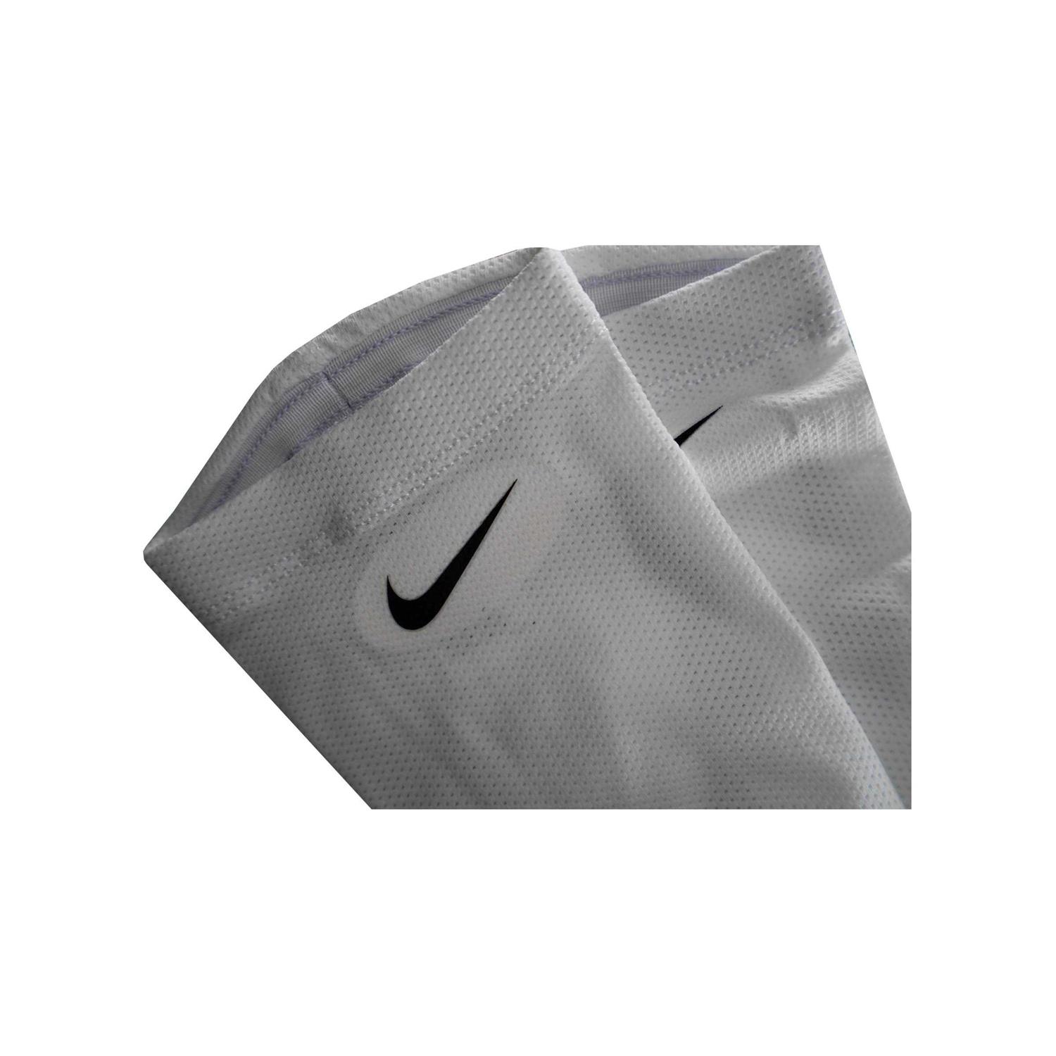 Nike Guard Lock Elite Sleeves - Image 4