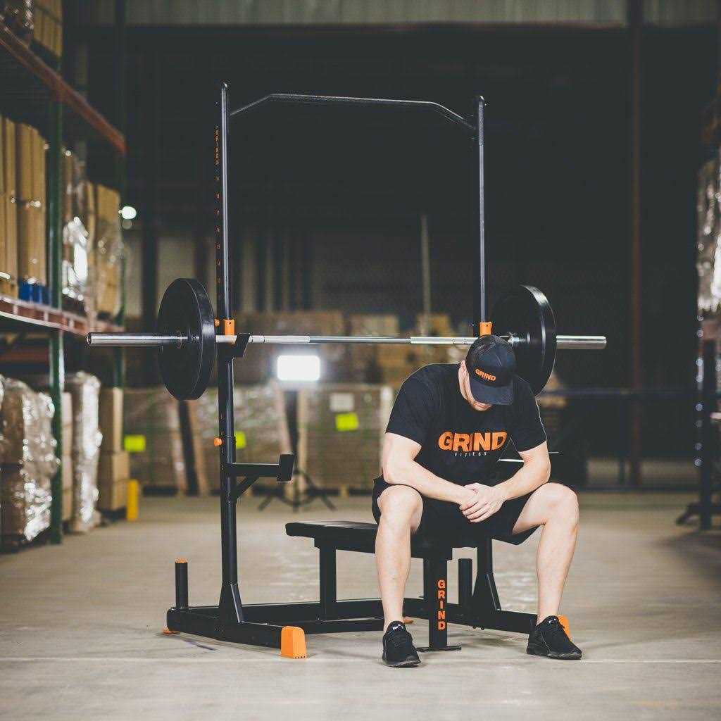 Grind Fitness Grind Alpha2000 Squat Stand with 1000LB Weight Capacity Pull Up Bar - Image 3