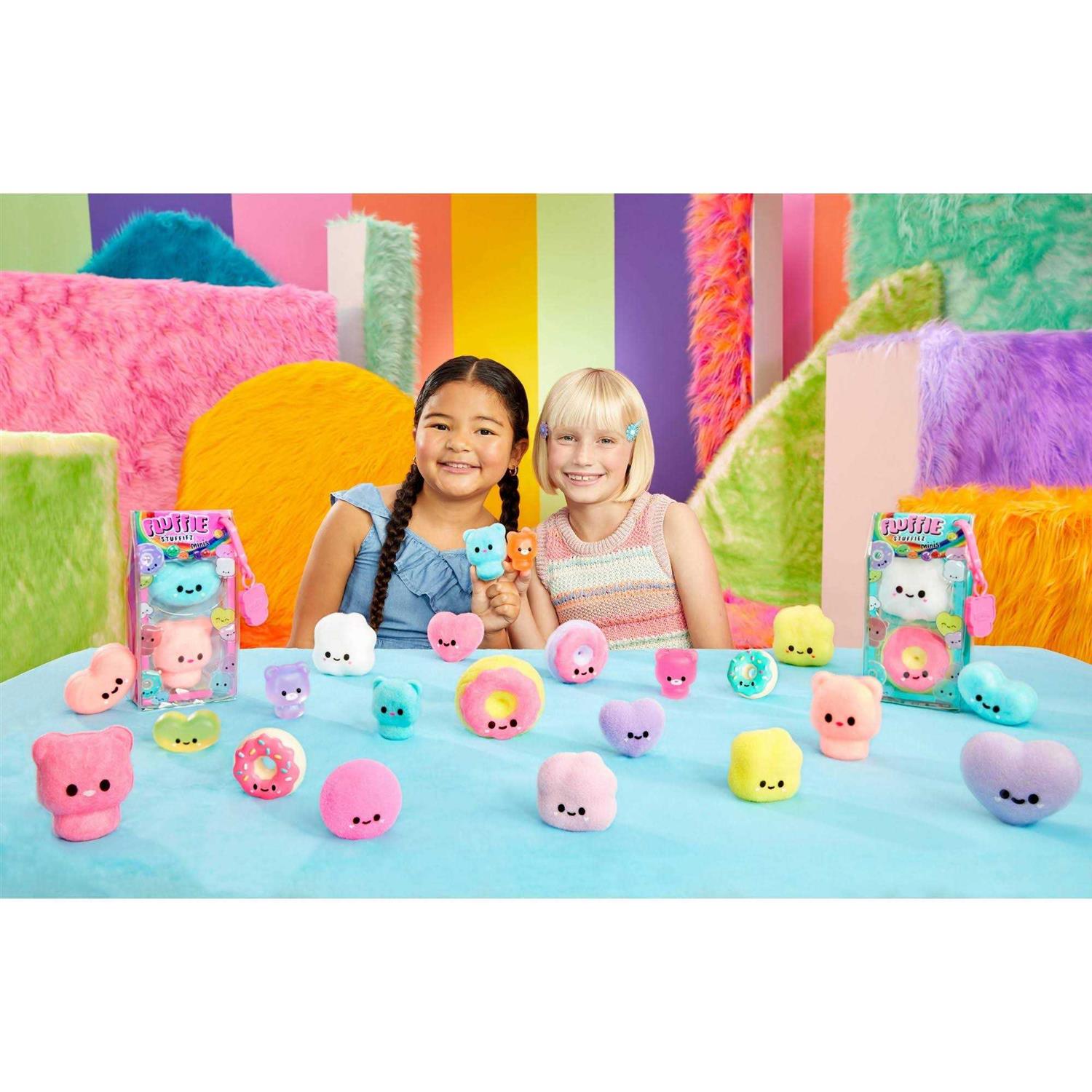 Fluffie Stuffiez Round Candy and Gummy Bear Minis Collectible - Image 4